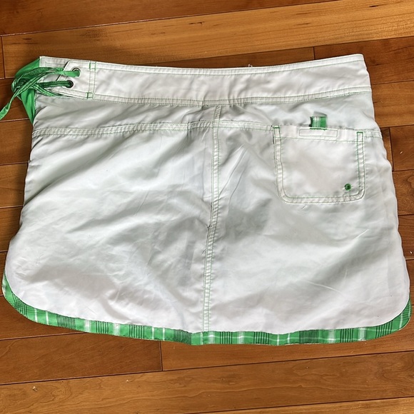 North Face White 6 Swim Sport Skort - Picture 4 of 5